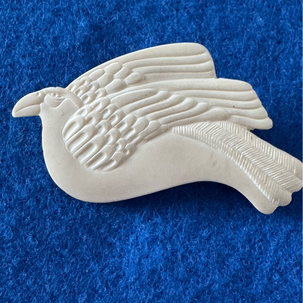 Laurel Burch Off White Ivory Peace Dove Vintage 80’s Brooch Pin